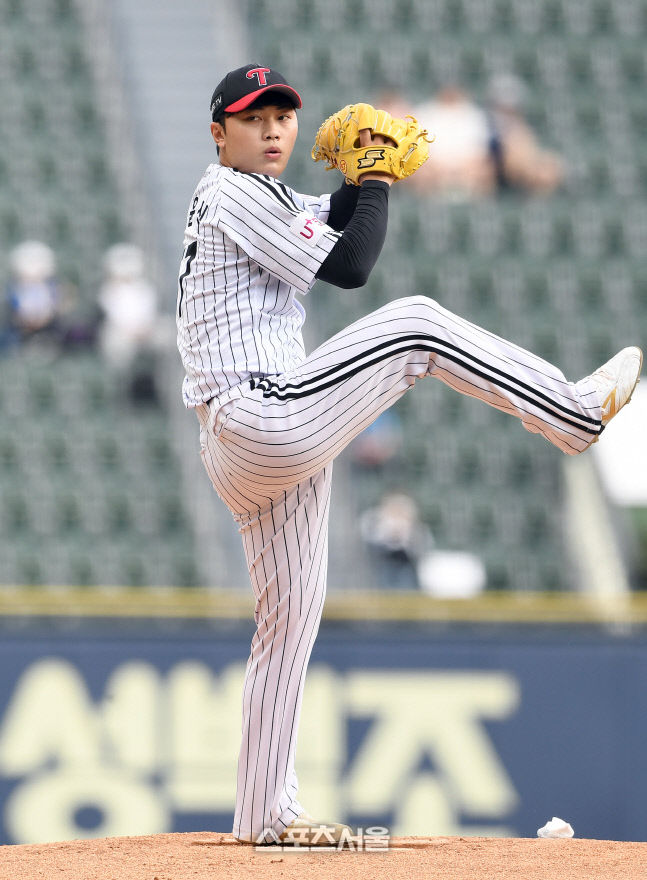 '꾸준히 구속 향상·승리 보증수표' 김윤식 데이로 이룬 LG 9월 최고 승률[SS스타]