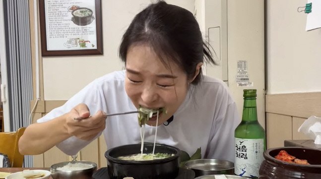 '김태현♥' 미자, 주식으로 2600만 원 날리고 소주 먹방 "멋모르고 들어가서..."(미자네주막)