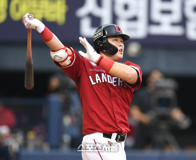 [포토] 파울 전의산 \'어디로 날아가는 거니?\'