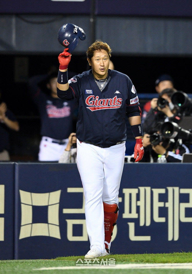 이대호 은퇴식 및 영구결번식, 10월8일 사직구장서 열린다