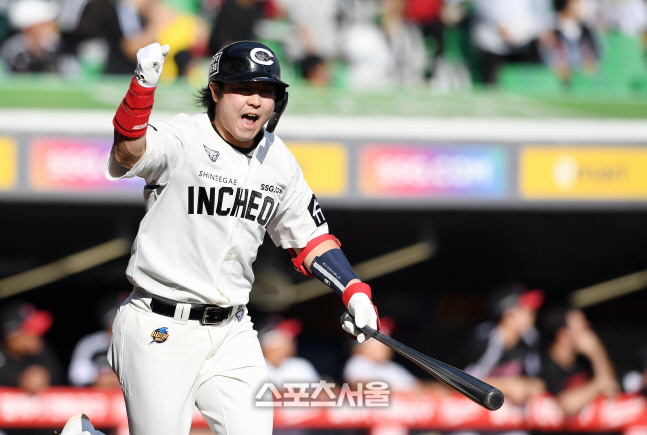 [포토]SSG 최정, 3경기 연속포로 시즌 24호 홈런