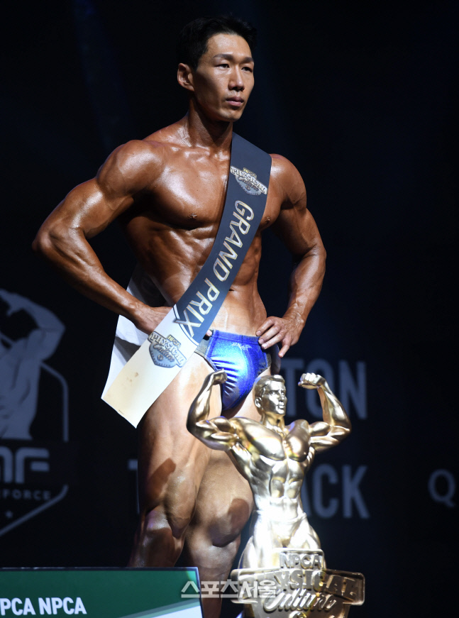 [포토]스포츠모델 그랑프리 김효준, 우승상금 100만원 접수! (제니스 NPCA)