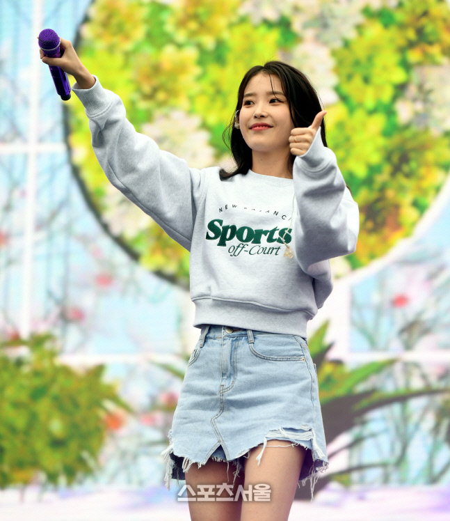 [포토] 아이유 '여러분들, 최고'