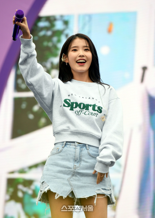 [포토] 아이유 '콘서트장 기분이예요'