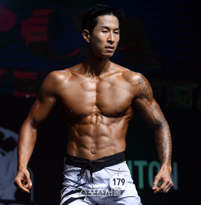 [포토]피지크 최영민, 발은 지구의 중심을 향해! (제니스 NPCA)