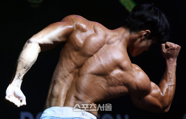 [포토]피지크 김동권, 세계지도가 펼쳐진 듯해~~ (제니스 NPCA)