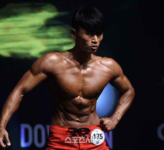 [포토]피지크 우성록, 세상을 씹어먹을 듯한 표정! (제니스 NPCA)