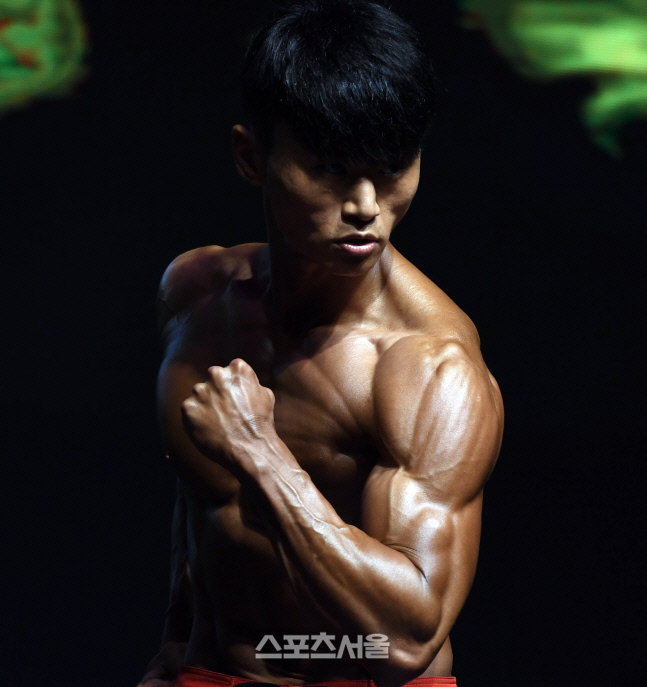 [포토]피지크 우성록, 근육이 명암의 물결이네~~ (제니스 NPCA)