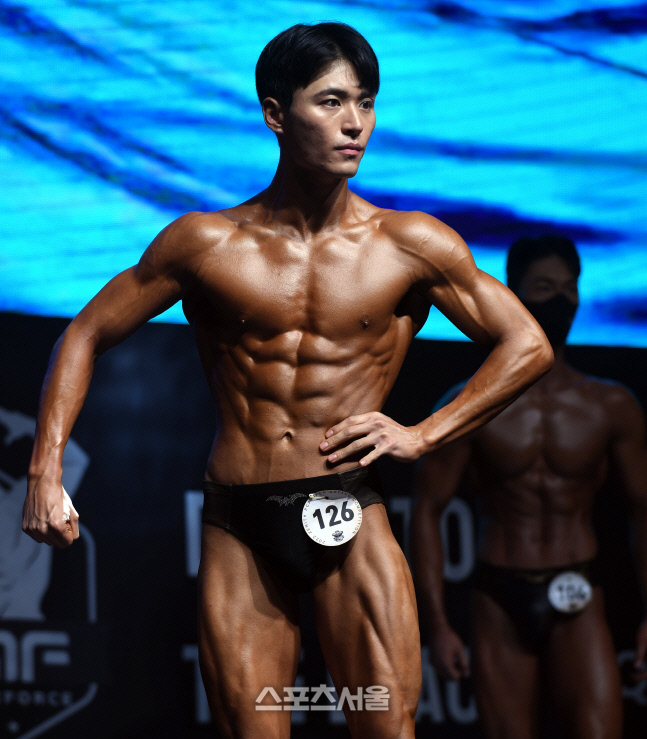 [포토]김만재, 여심의 넋을 놓게 만드는 초콜릿복근! (제니스 NPCA)