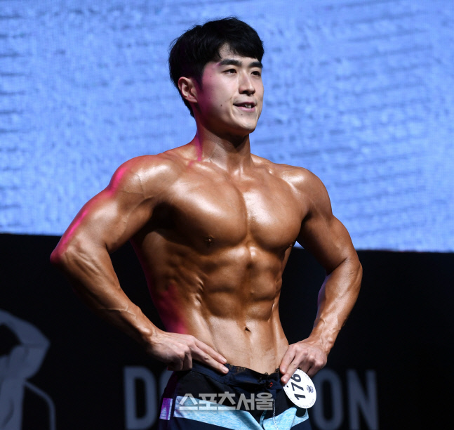 [포토]피지크 전종환, 가슴 근육 좀 보소! (제니스 NPCA)