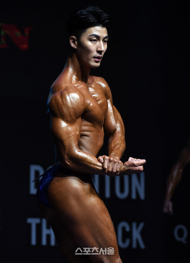 [포토]노비스 보디빌딩 유태양, 팔에 힘 꽉 주고~~ (제니스 NPCA)