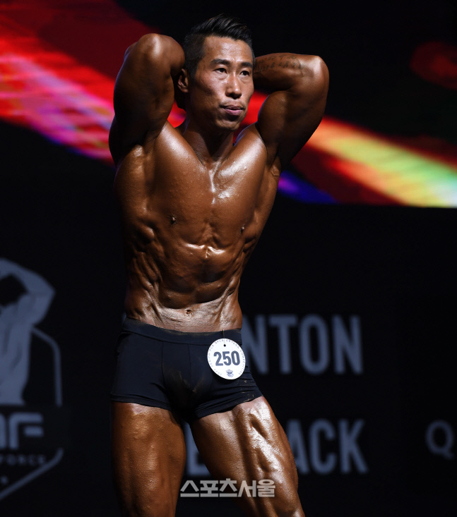 [포토]클래식 피지크 강자 신승원, 전신이 근육이네... (제니스 NPCA)