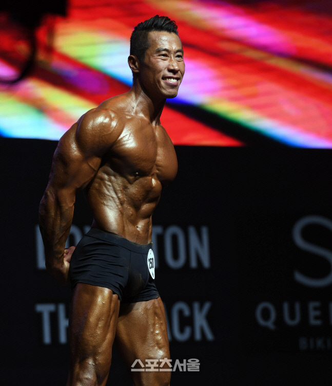 [포토]클래식 피지크 강자 신승원, 썩쏘가 포인트! (제니스 NPCA)