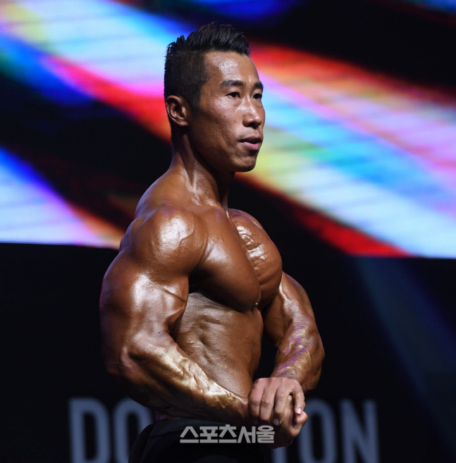 [포토]신승원, 가슴과 팔 근육 좀 보소! (제니스 NPCA)