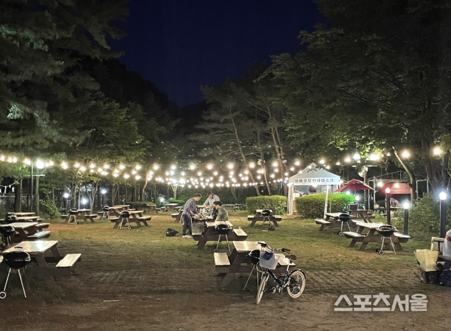 02.한화리조트 산정호수 테이블 바비큐장