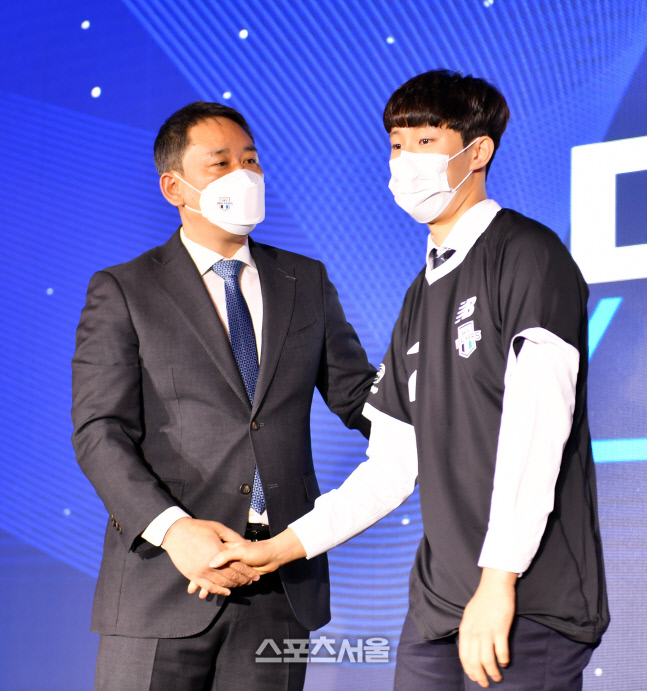 이준협, 수련선수 뽑은 현대캐피탈[[포토]