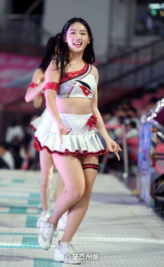 [포토] KT 치어리더 류혜민 '미소 방긋'