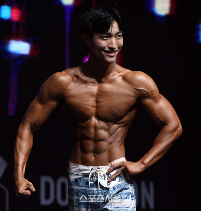 [포토]노비스 피지크 김수홍, 몸도 되고 얼굴도 되는 상남자! (제니스 NPCA)