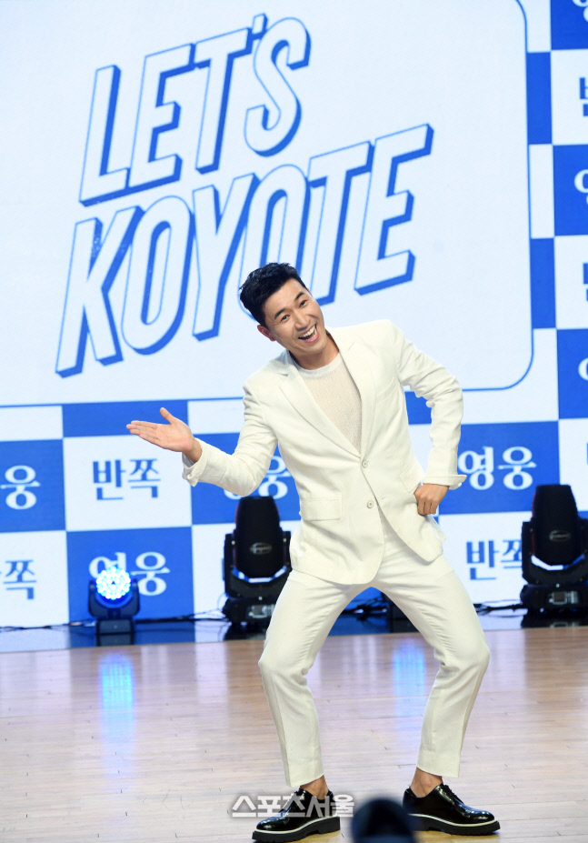 [포토]코요태 김종민, '반쪽' 포즈로!