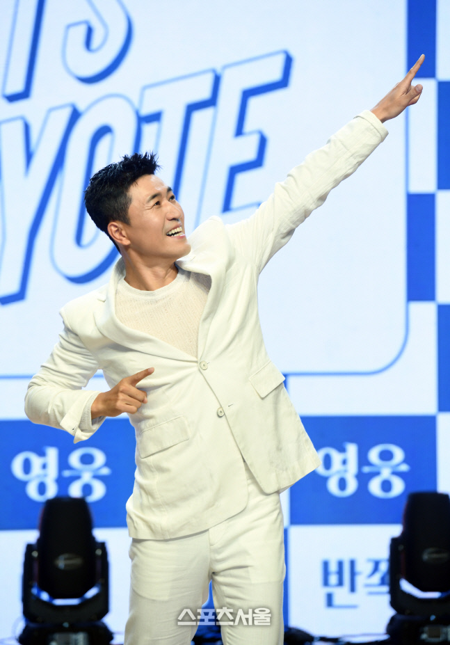 [포토]코요태 김종민, 영웅처럼!