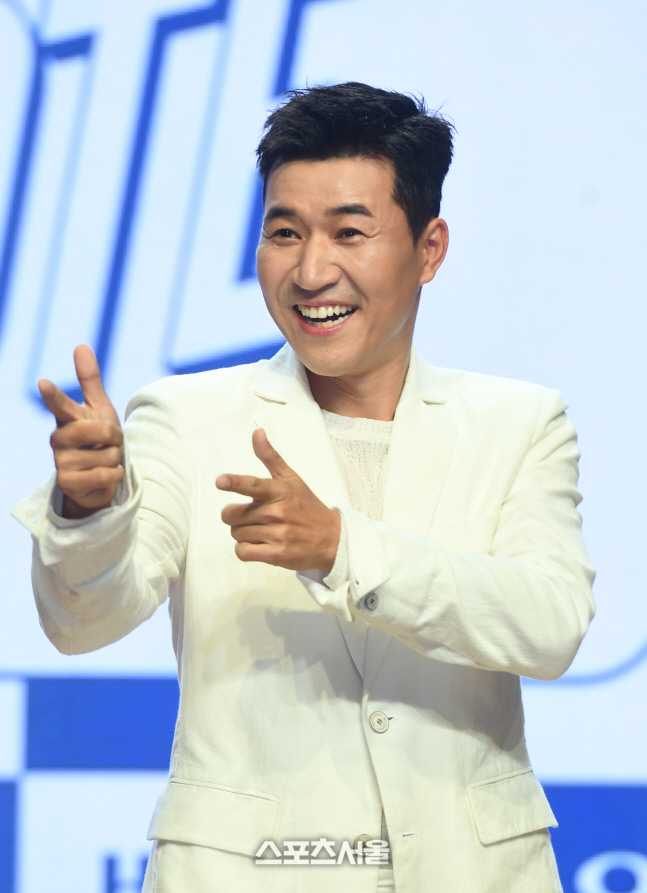 [포토]코요태 김종민, 당신이 영웅!