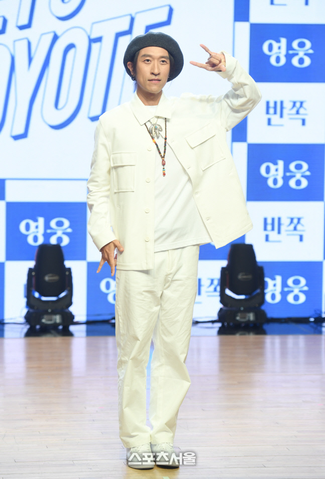 [포토]코요테 쇼케이스, 포즈 취하는 빽가