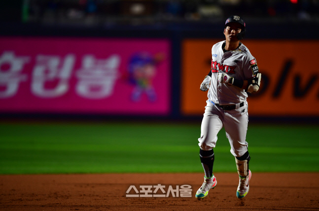 '불꺼진 그라운드..이 맛 알아?'  배정대[포토]