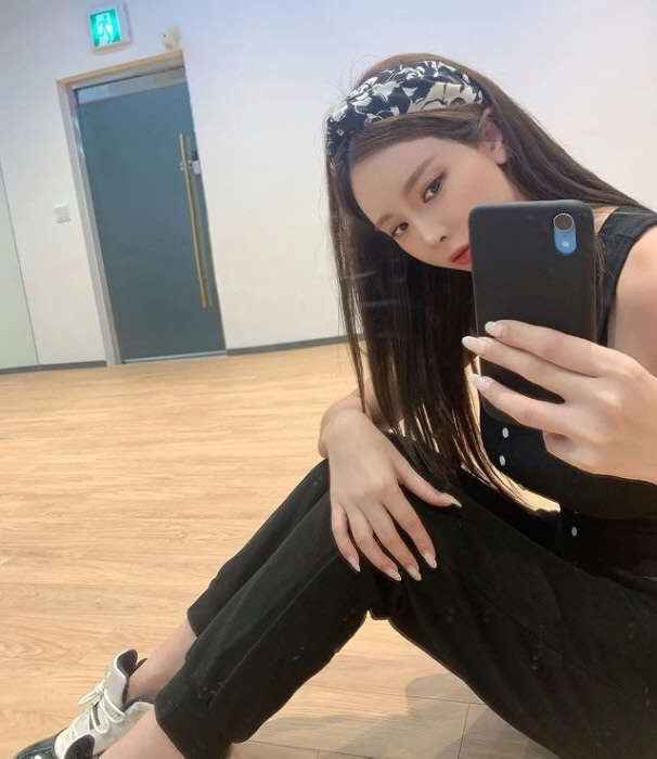 '7kg 감량' 홍진영, 부러질 것 같은 팔다리..볼륨감 여전해[★SNS]