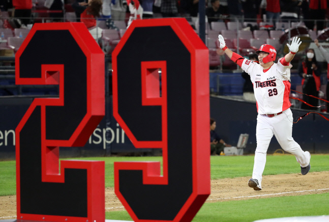 KIA와 5305일간 동행 마침표 나지완 "고마웠어요! 저 갈게요!"[아듀! 나비]