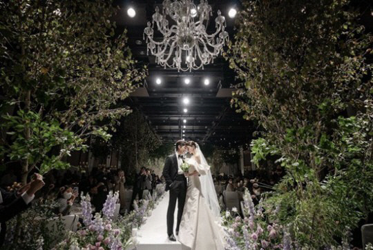 남궁민♥진아름, 결혼식 현장 어땠나...설현,"감동" 눈물