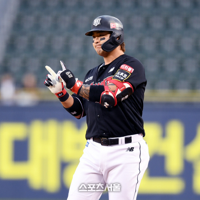 [포토] 박병호, 1회 선취점 뽑는 적시타