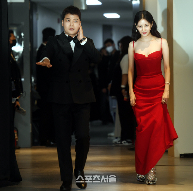 [포토] 전현무 '서현 공주 보디가드'