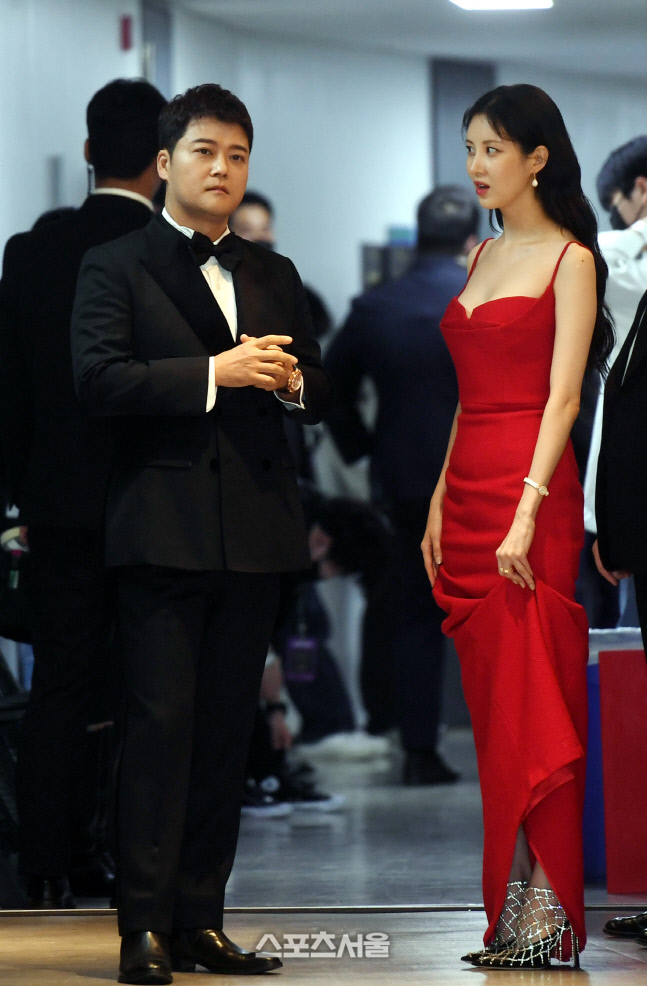 [포토] 전현무-서현 '입장을 기다리며'