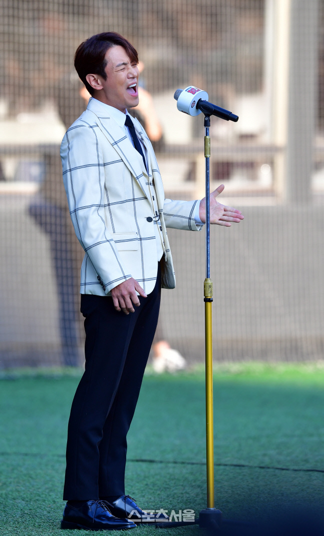 '영원한 캡틴' 두산 오재원 은퇴, 환희의 애국가 열창[포토]