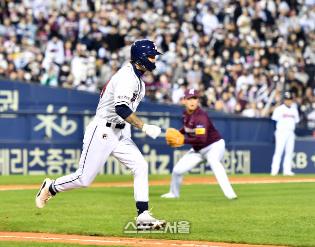 은퇴경기 마지막 타석은 기습번트, 오재원[포토]