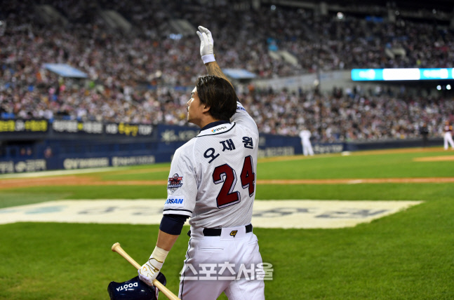 은퇴경기 오재원, 8회말 대타로....[포토]