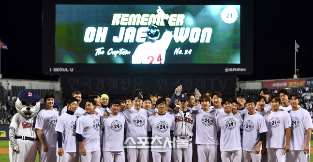 선수단과 기념셀카^^ 오재원[포토]