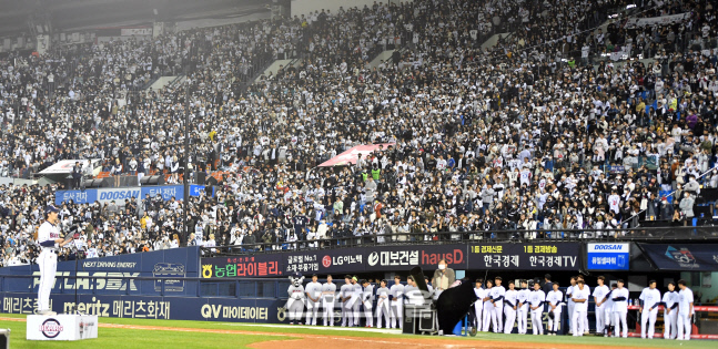 은퇴사하며 팬들에 작별 고하는 오재원[포토]