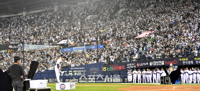 은퇴사하며 팬들에 작별 고하는 오재원[포토]