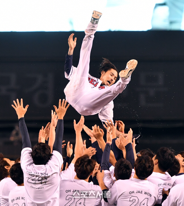 '살살 좀 하자' 오재원[포토]