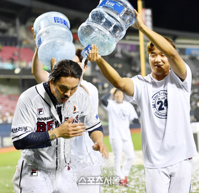 '물세례도 즐거워' 오재원[포토]