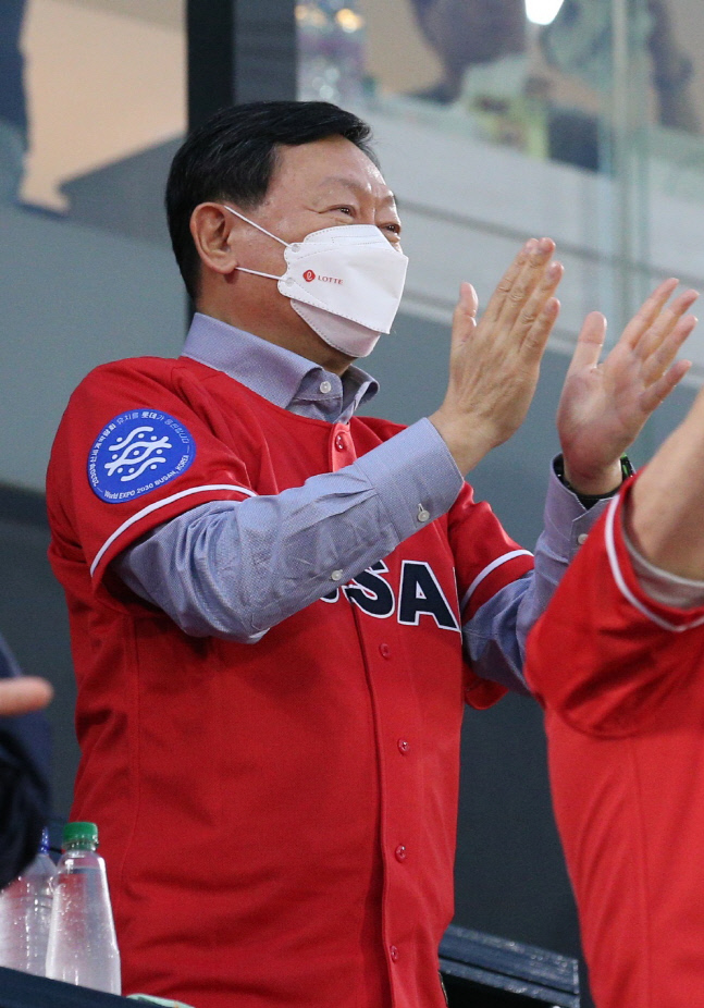 부산엑스포 유치 행사 참석한 신동빈 회장<YONHAP NO-7224>