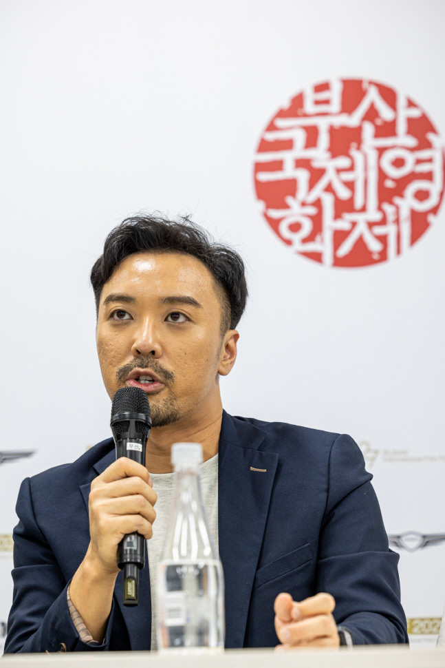 '아줌마' 허슈밍 감독 "'우영우' 팬인 母에게 영감받았죠"[SS인터뷰]