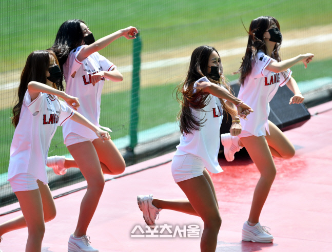 야구장 치어리더 특정 부위 촬영, '불법 촬영' 요건에 해당