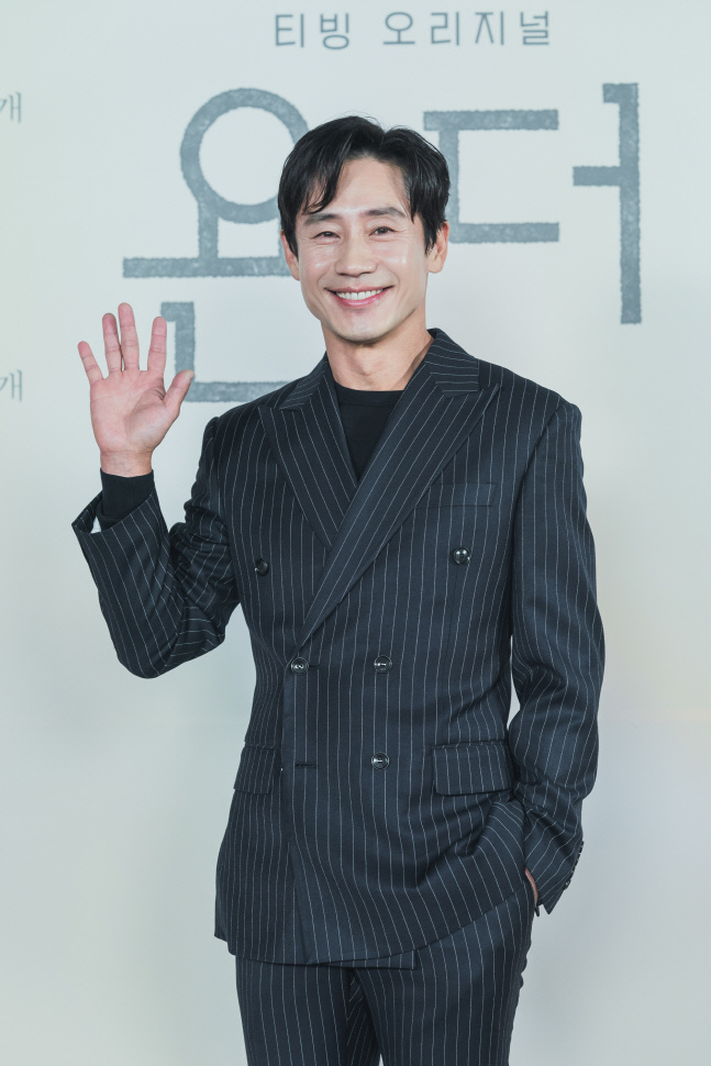 '욘더' 신하균 "호흡? 굉장히 진중한 소재지만 촬영 외 시간 너무 가벼웠다"