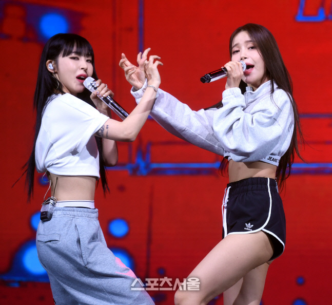 [포토] 마마무 문별-솔라 '호흡 척척'