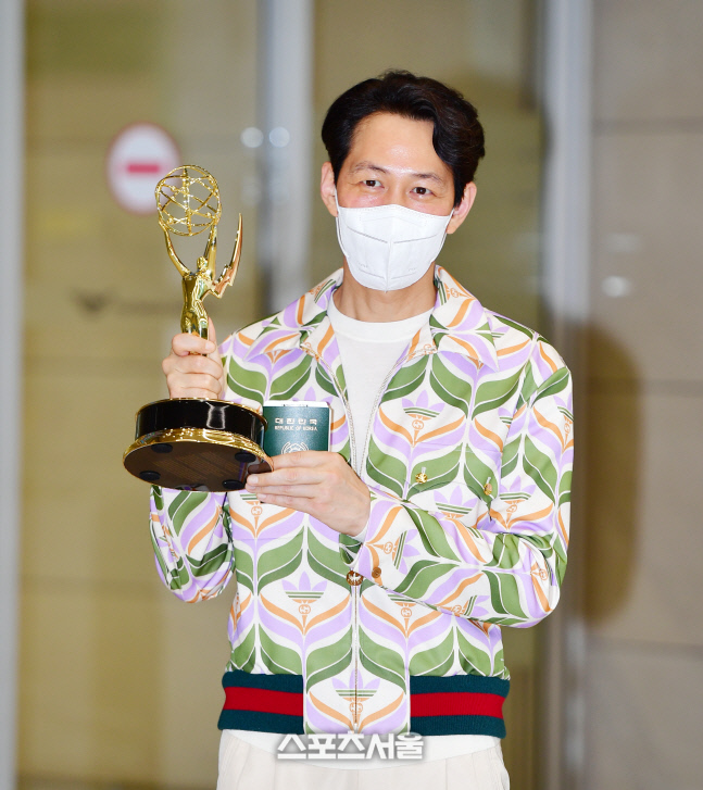 이정재 '오징어게임' 시즌2 회당 출연료 10억원 받나.."아직 협상 전"