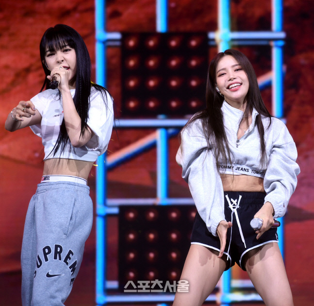 [포토] 마마무 문별-솔라 '일낼거야'