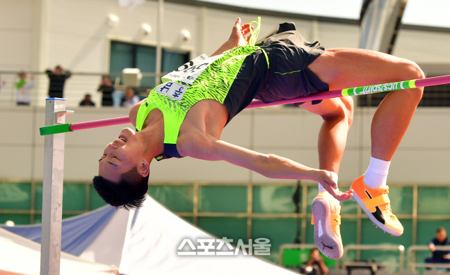 '2m20 실패하는' 금메달 높이뛰기 우상혁[포토]
