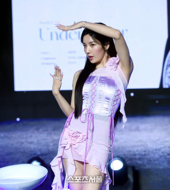 [포토] 권은비, 거부할 수 없는 매력